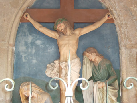 statue of Jesus on the cross